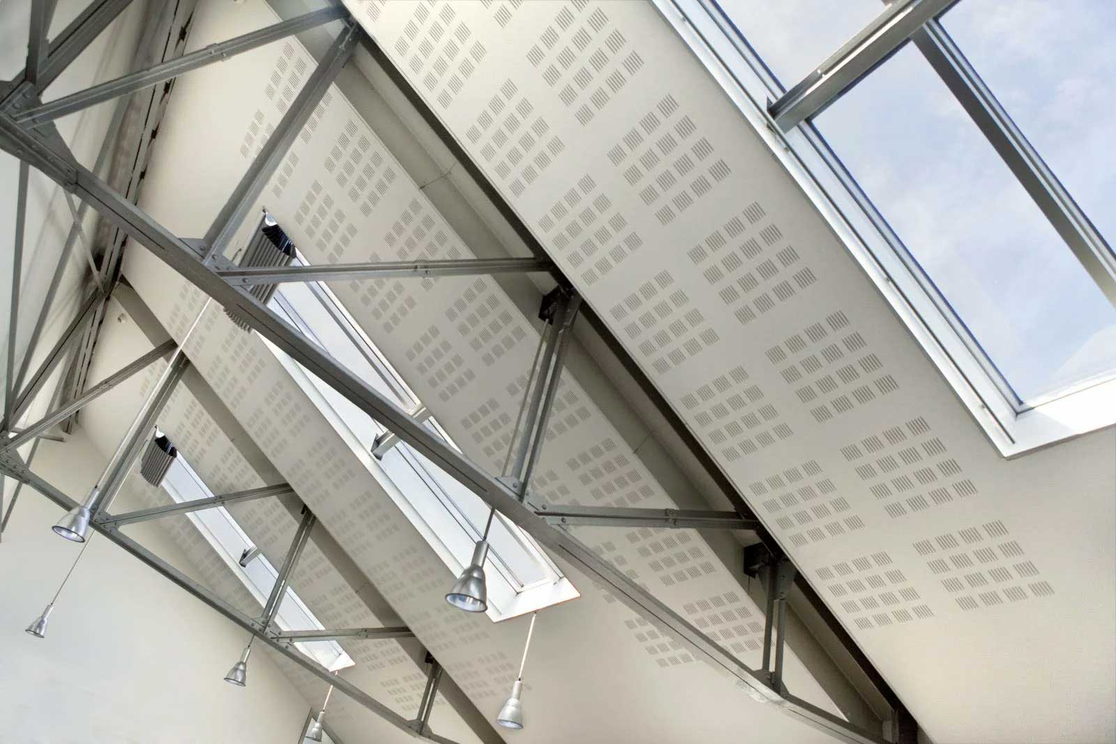 Réalisation d'un faux plafond acoustique et décoratif